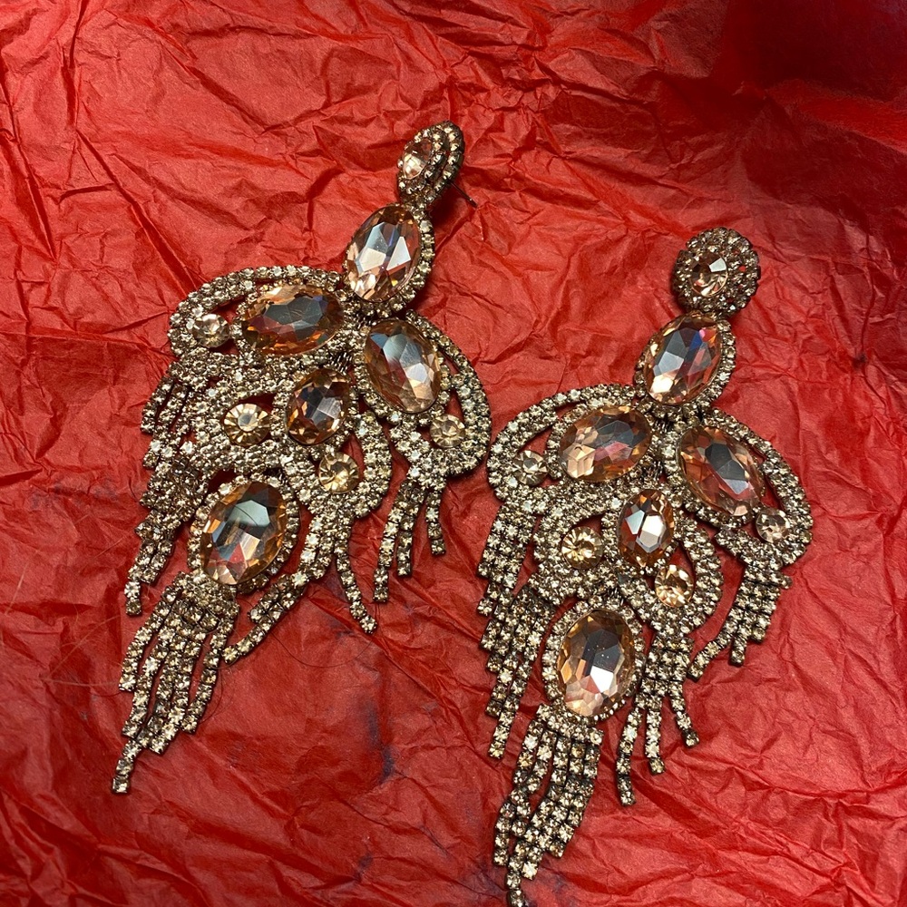 Elegant Gold Statement Earrings - Picture 4 of 4